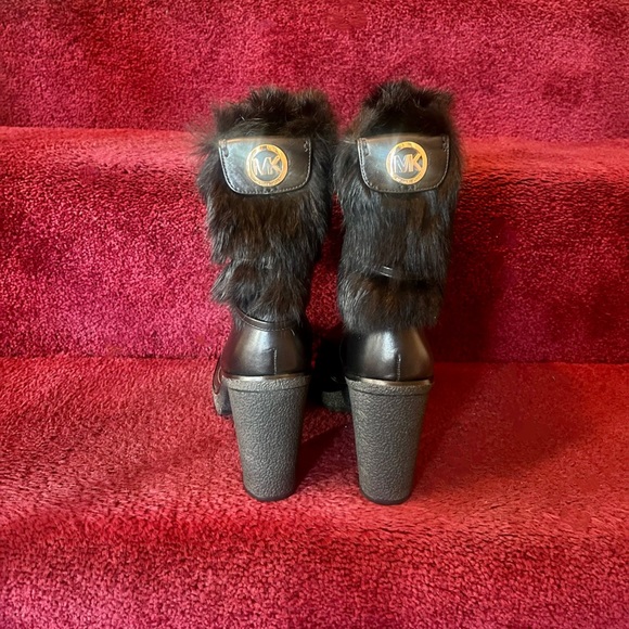 Micheal Kors Hawthorn Shearling Ankle Boot - Picture 2 of 4